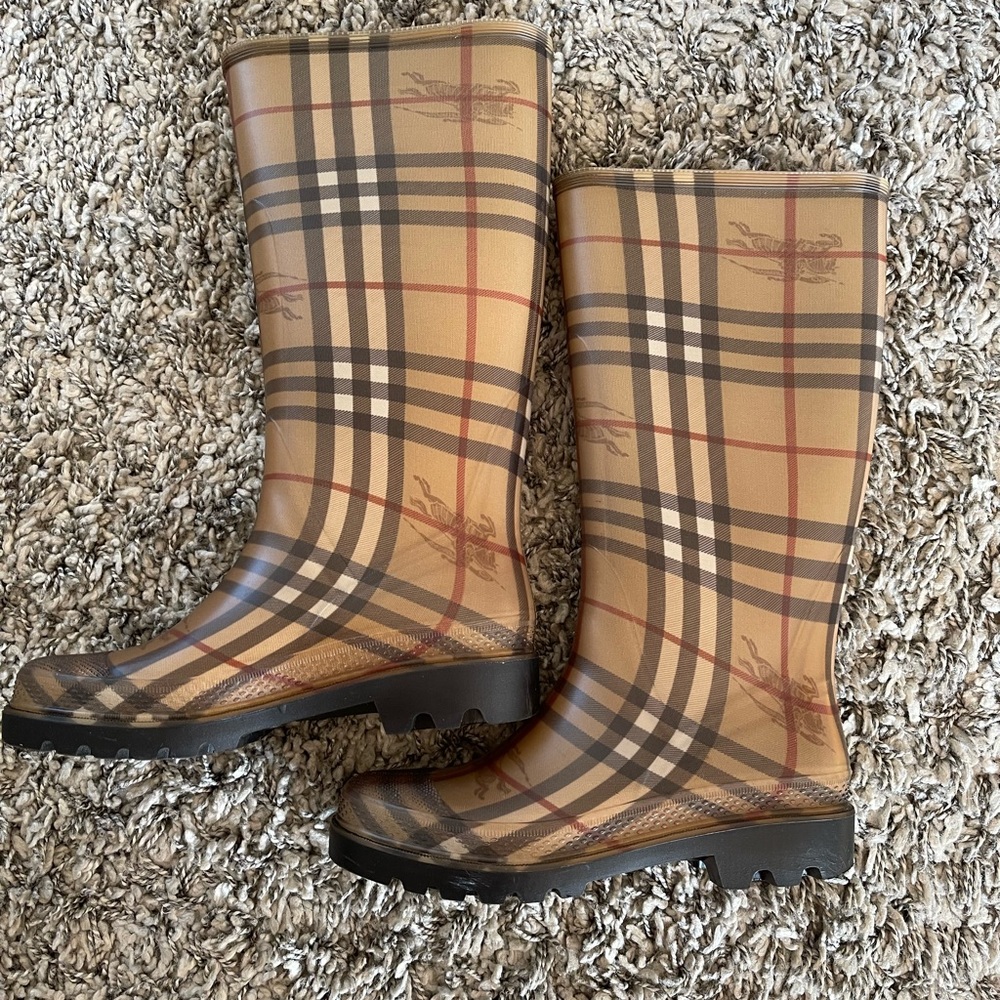 Authentic Burberry rain boots size 6.5